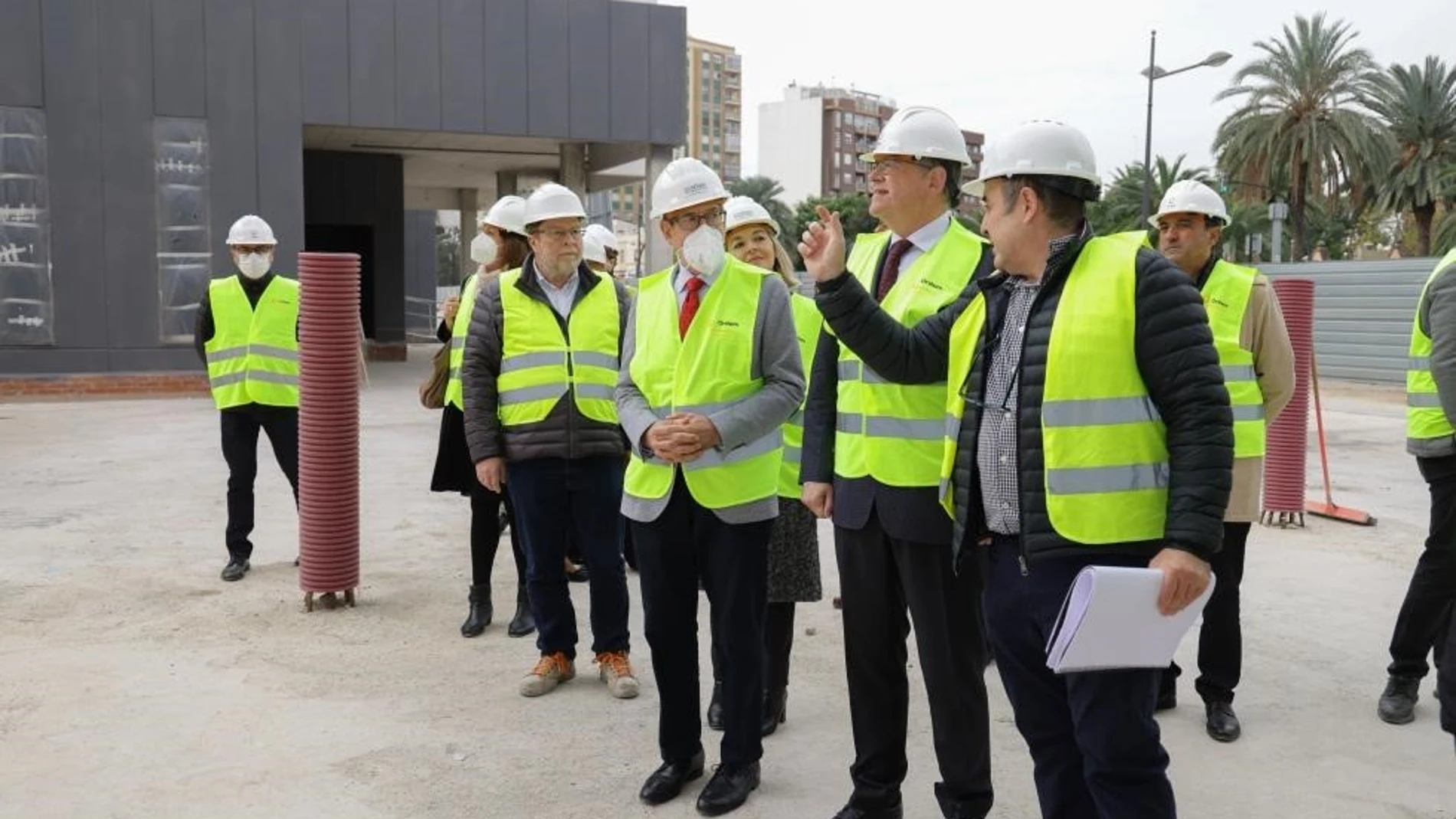 El presidente de la Generalitat, Ximo Puig, ha visitado el centro de salud del complejo Ernest Lluch que entrará en funcionamiento en abril