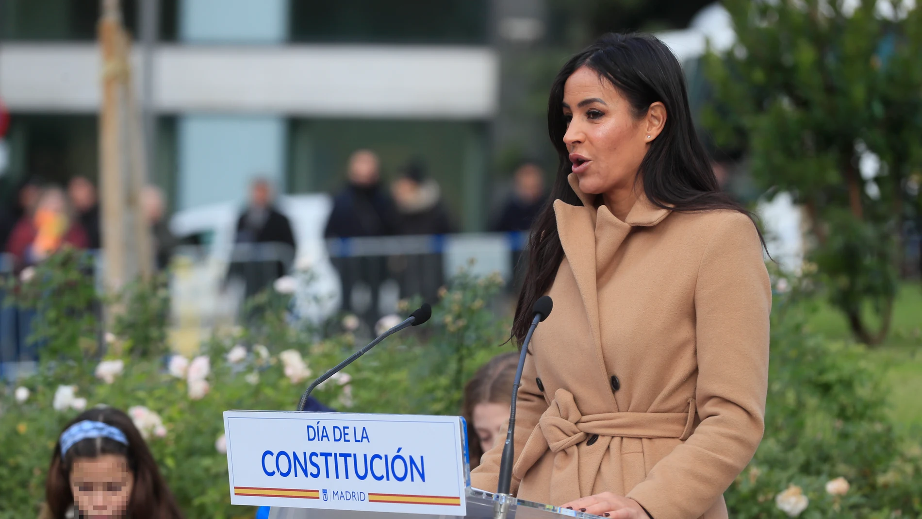 La vicealcaldesa de Madrid, Begoña Villacís, pronuncia unas palabras durante el acto institucional organizado por el Ayuntamiento de Madrid con motivo del Día de la Constitución