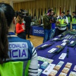 Los agentes intervinieron armas cortas, munición y hasta una granada y un lanzacohetes que tuvo que ser detonado por los Tedax