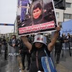 Manifestación contra el ex presidente Pedro Castillo ante el Congreso de Perú
