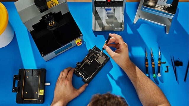 Si tienes los conocimientos, ya puedes reparar tú mismo un iPhone o Mac.