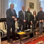 Reunión de Ángeles Armisén con representantes de la organización de la quedada y Aspace