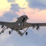 Dron Bayraktar en vuelo