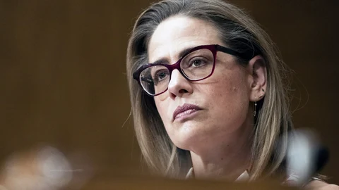 Imagen de archivo de la senadora por Arizona, Kyrsten Sinema
