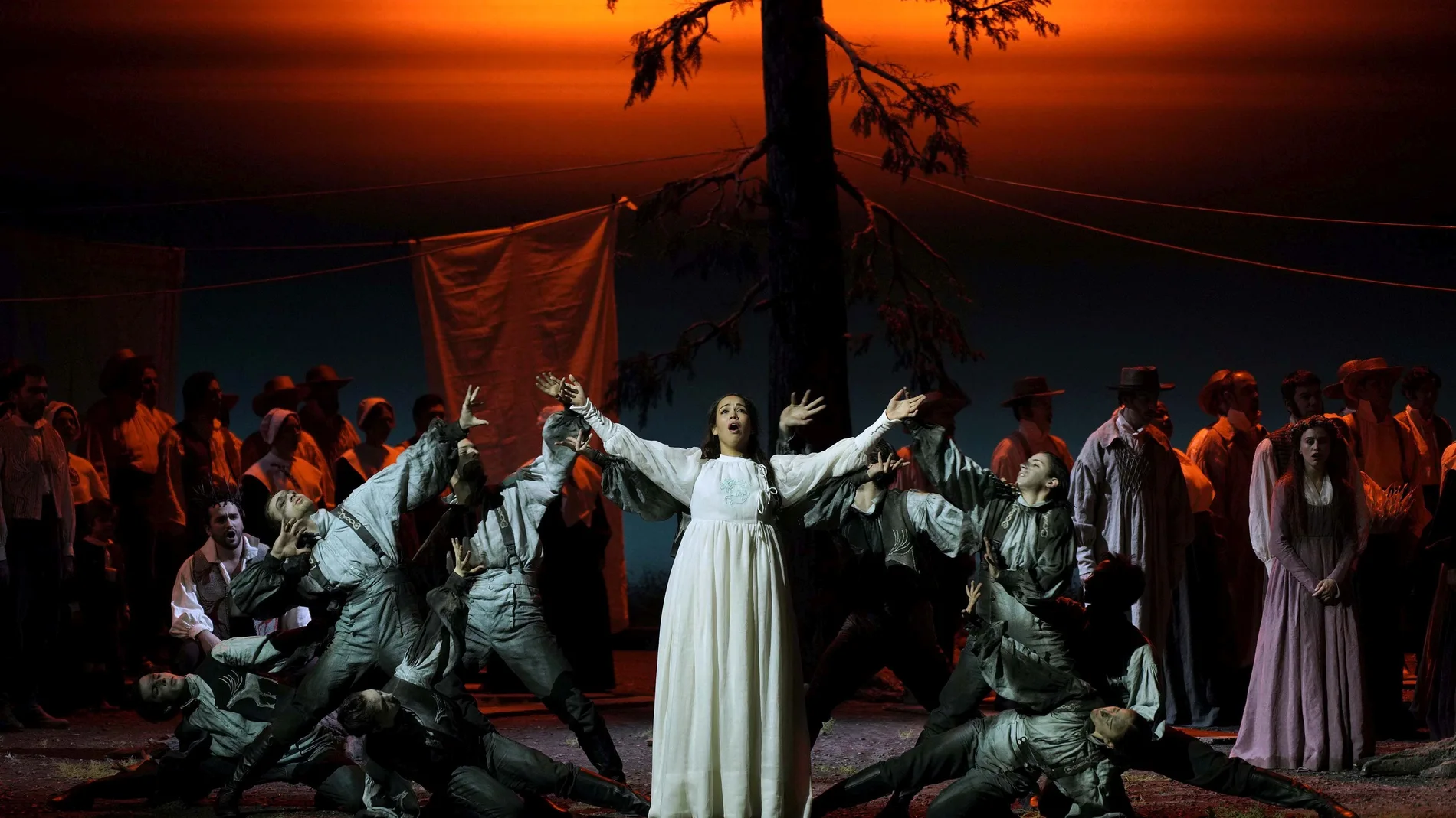 Imagen de la ópera "La sonnambula", en el Teatro Real
