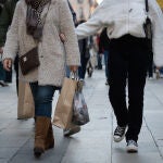 Las cenas navideñas y los regalos para amigos y familia hacen de diciembre uno de los meses con más gastos de todo el año