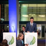 El presidente del Gobierno de España, Pedro Sánchez, comparece ante los medios de comunicación tras la celebración de la Cumbre Euromediterránea EU-MED9