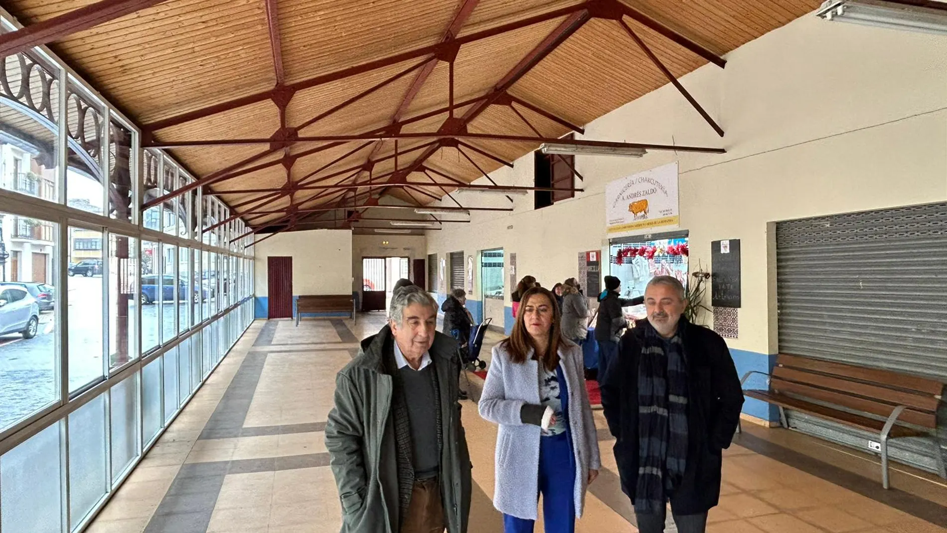 Virginia Barcones durante su visita a Pradoluengo