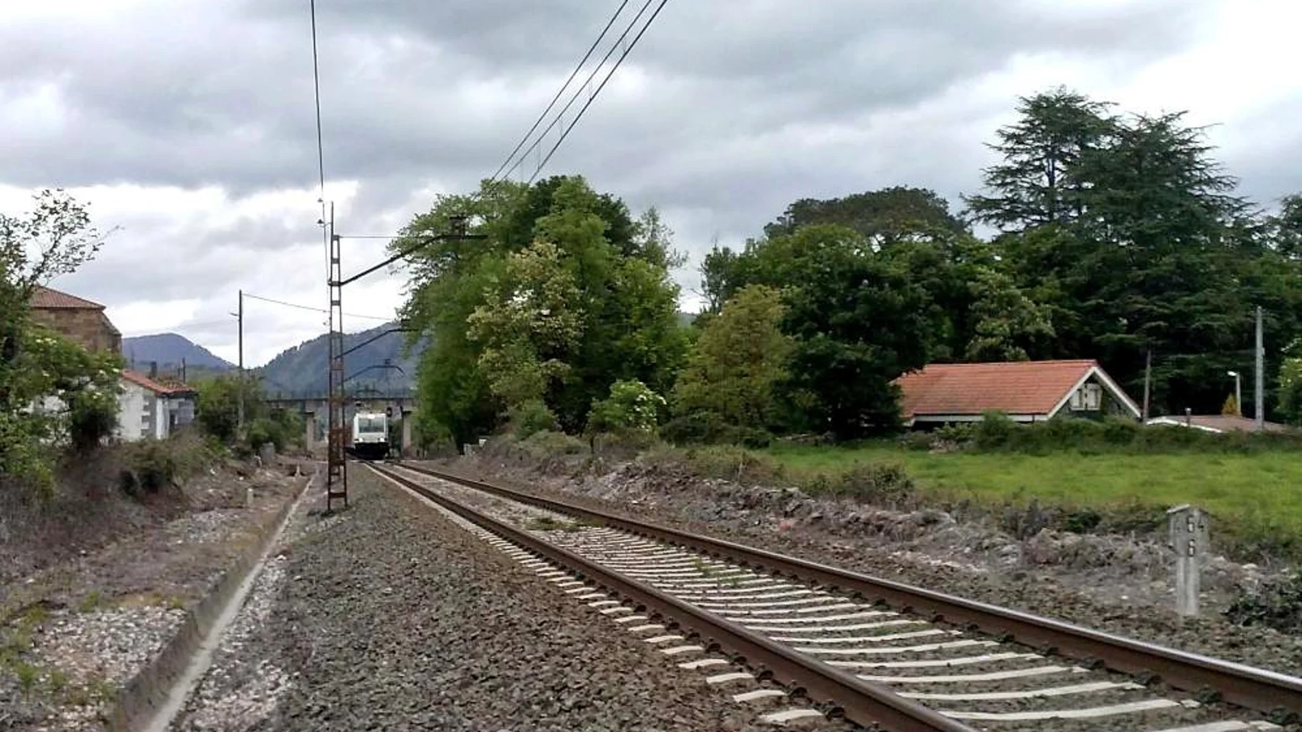 Cortado el tráfico ferroviario entre León y Asturias