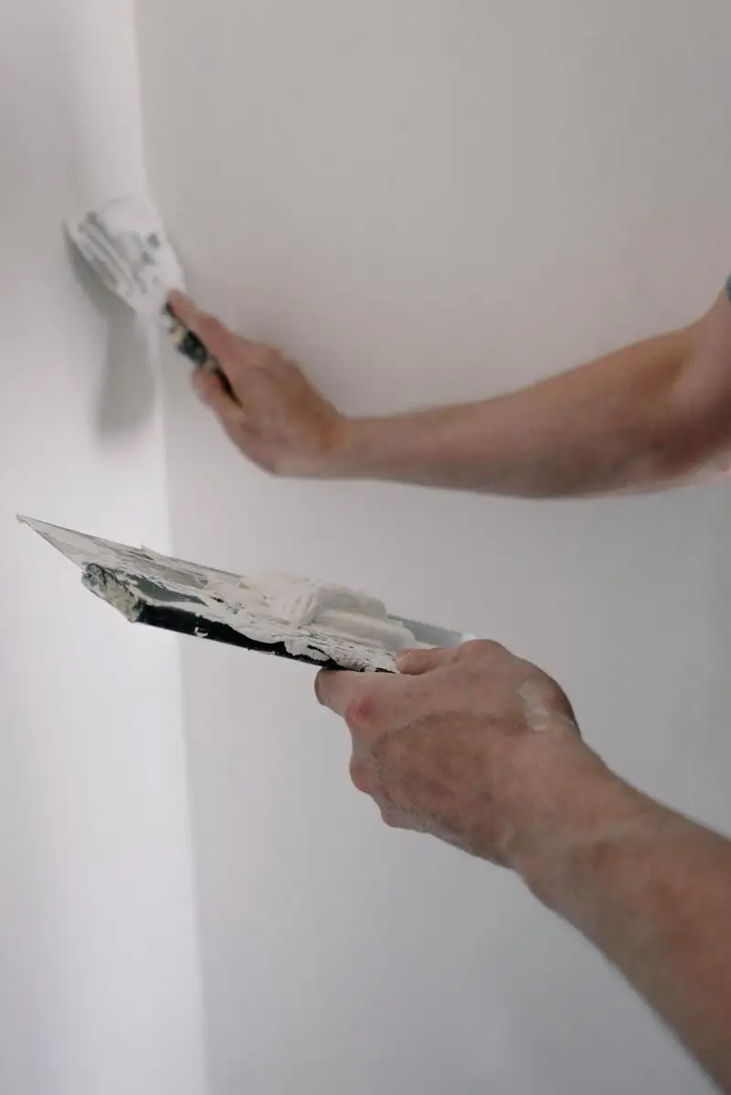 Cómo tapar pequeños agujeros de la pared con sencillos trucos