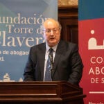 La fundación Torre del Clavero del Colegio de Abogados de Salamanca organiza, en colaboración de la Usal y la Subdelegación del Gobierno, un acto conmemorativo del centenario de Antonio de Nebrija y la lectura de la carta de los Derechos Humanos. Participa, entre otras autoridades, el presidente del CES de Castilla y León, Enrique Cabero