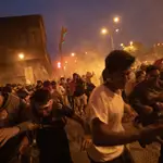 Las protestas también se sintieron en Lima, donde grupos de manifestantes atacaron la sede del Ministerio Público