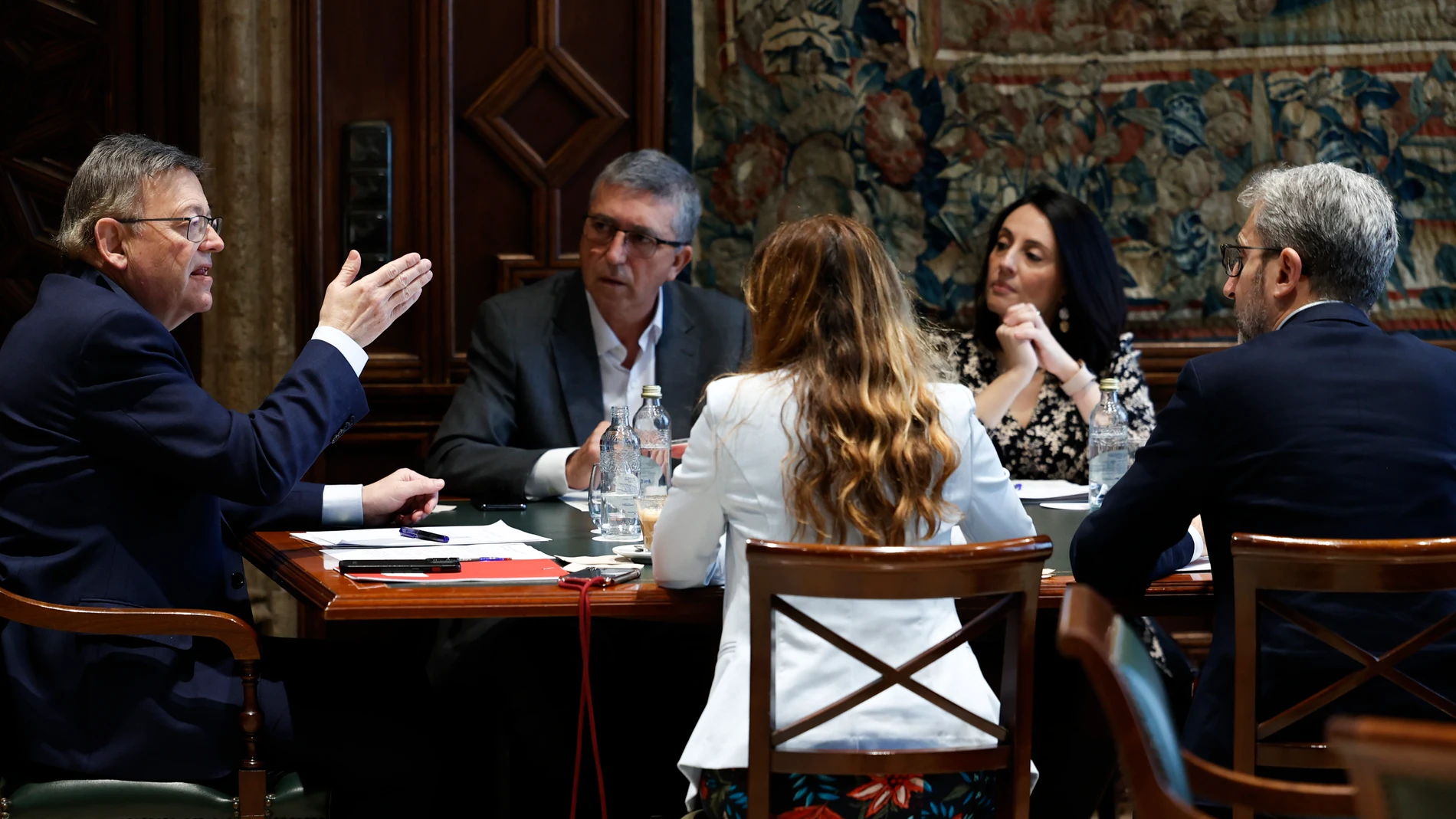 El presidente ha citado esta mañana a las Consellerias implicadas en la instalación de energías renovables en la Comunidad Valenciana