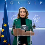 La portavoz parlamentaria del PP en el Congreso, Cuca Gamarra, durante una rueda de prensa.