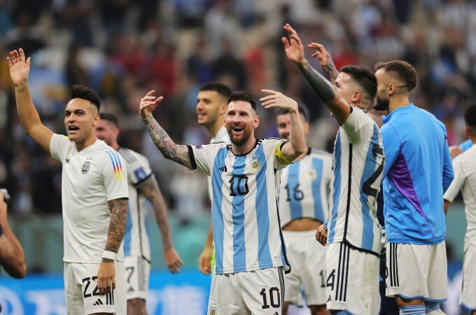 Messi celebra el pase a la final con sus compañeros