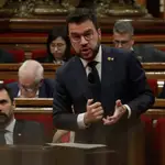 El presidente de la Generalitat, Pere Aragonès, responde a una pregunta de la oposición durante la sesión de control en el Parlament