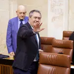El secretario general del PSOE de Andalucía y Portavoz del Grupo Parlamentario Socialista, Juan Espadas, durante la primera jornada del Pleno del Parlamento andaluz en el Parlamento de Andalucía