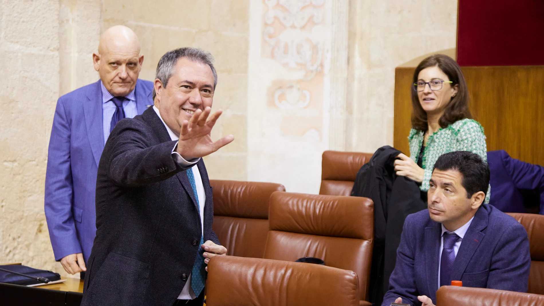 El secretario general del PSOE de Andalucía y Portavoz del Grupo Parlamentario Socialista, Juan Espadas, durante la primera jornada del Pleno del Parlamento andaluz en el Parlamento de Andalucía