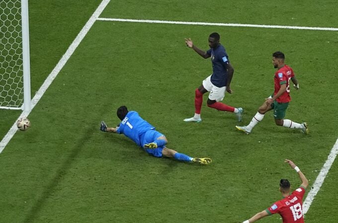 Kolo Muani marca el segundo gol de Francia