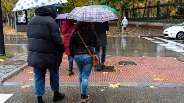 Día de lluvia y paraguas en Madrid