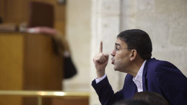 El parlamentario del PSOE-A Mario Jiménez, en el Pleno del Parlamento andaluz
