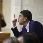 El parlamentario del PSOE-A Mario Jiménez, en el Pleno del Parlamento andaluz