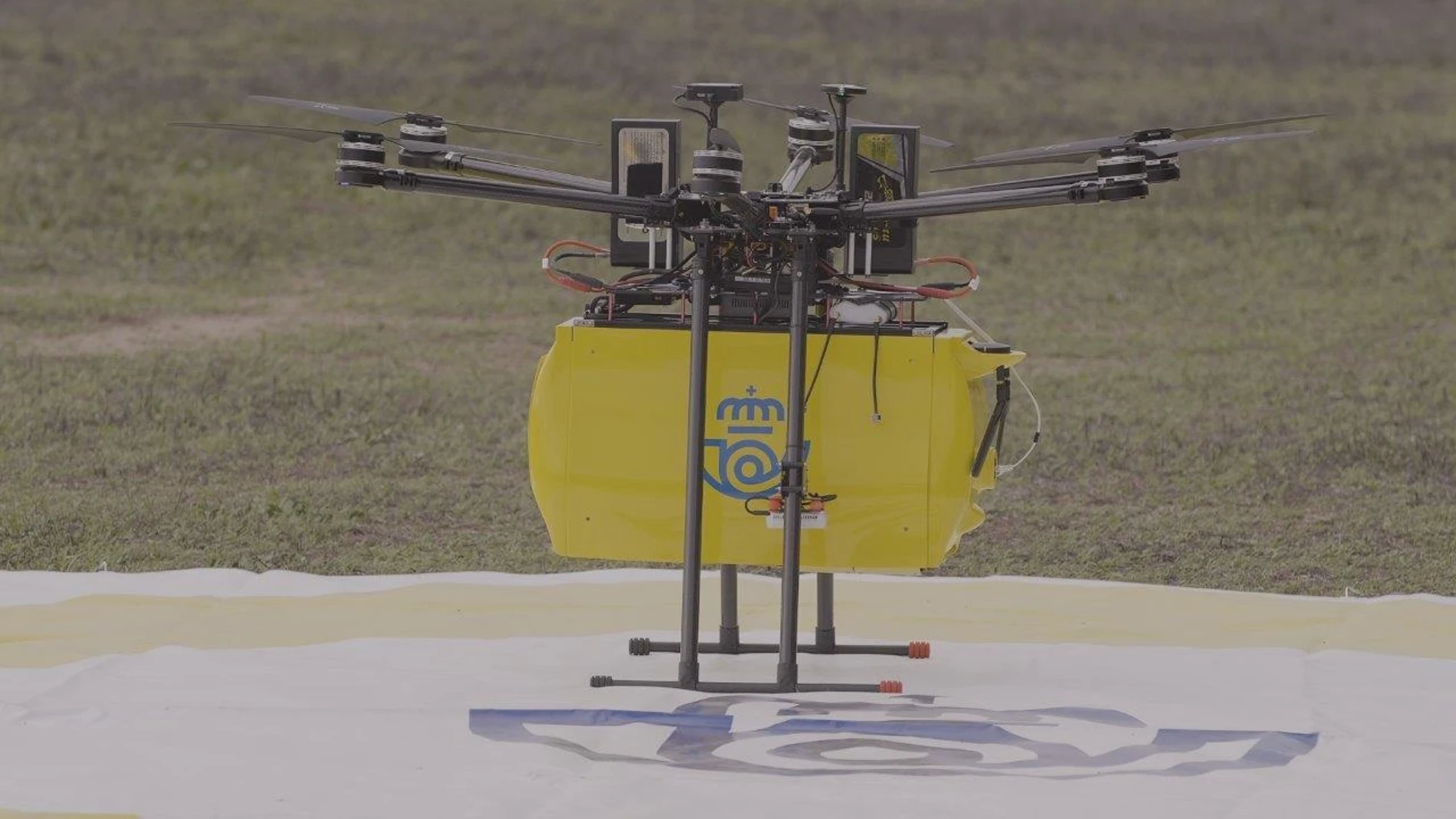 Correos exhibe en Utrera los drones desarrollados en proyecto Delorean. CORREOS