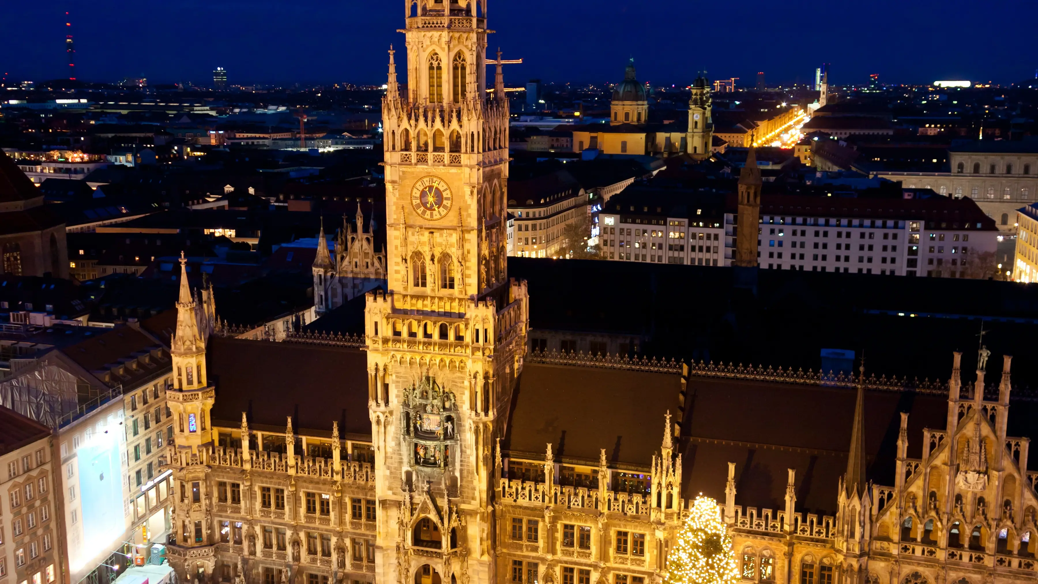 Espectacular vista aérea de Marienplatz durante el Adviento