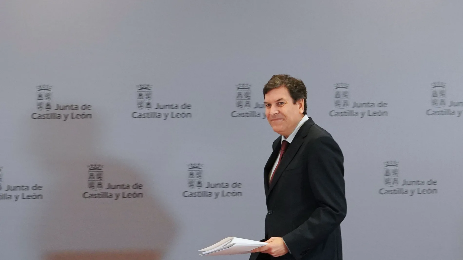 El consejero de Economía y Hacienda y portavoz de la Junta, Carlos Fernández Carriedo, comparece en la rueda de prensa posterior a la reunión del Consejo de Gobierno.