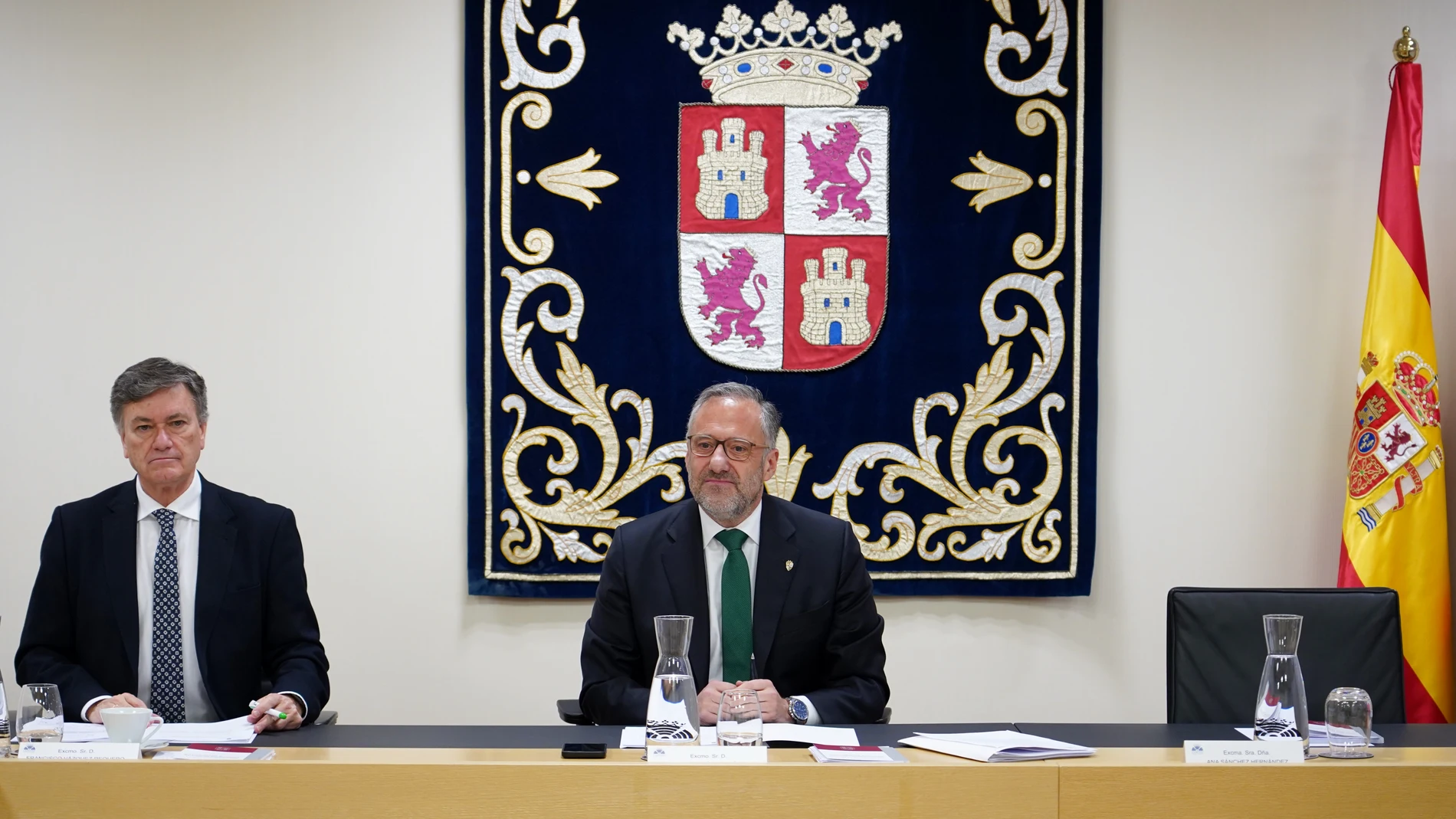 El presidente de las Cortes Carlos Pollán junto al vicepresidente Francisco Vázquez en la reunión de la Mesa de Portavoces