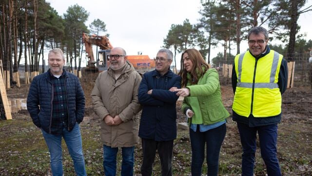 El secretario de Estado de Medio Ambiente, Hugo Morán, visita junto a la delegada del Gobierno, Virginia Barcones, las obras que el Gobierno realiza para construir una nueva base de la Brigada de Refuerzo de Incendios Forestales (BRIF) en Lubia.