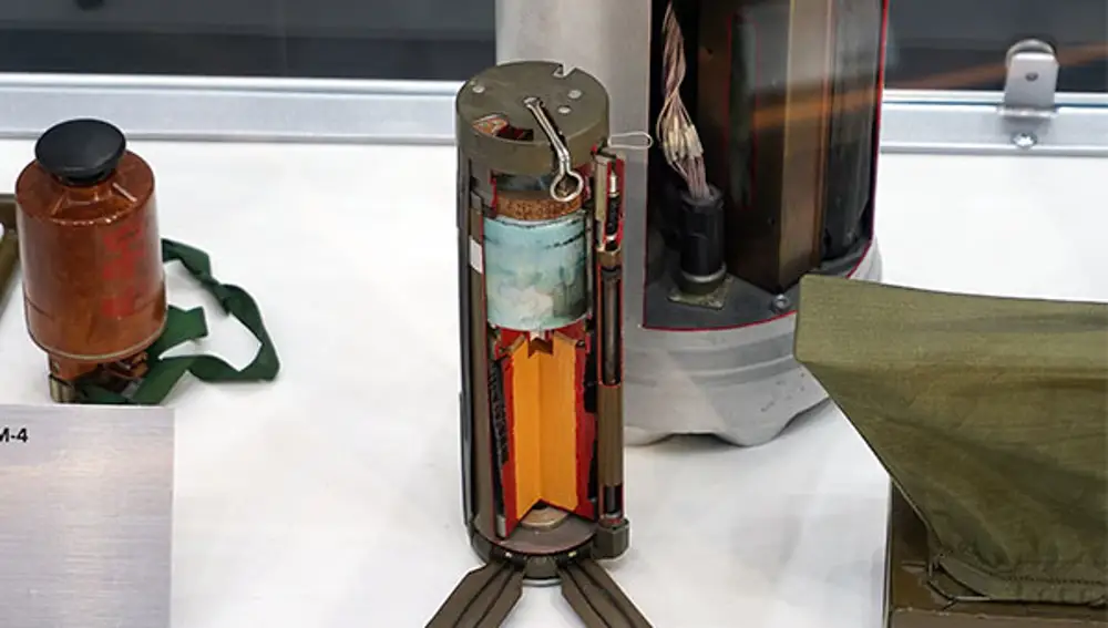 Mina POM-3 abierta.