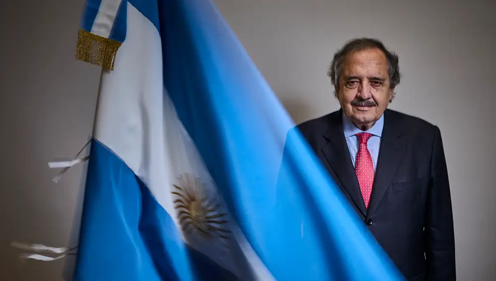 Entrevista con Ricardo Luis Alfonsín, embajador argentino en Madrid en los días previos a la celebración de la final del mundial de futbol que enfrentará a los equipos de Argentina y Francia en Catar.