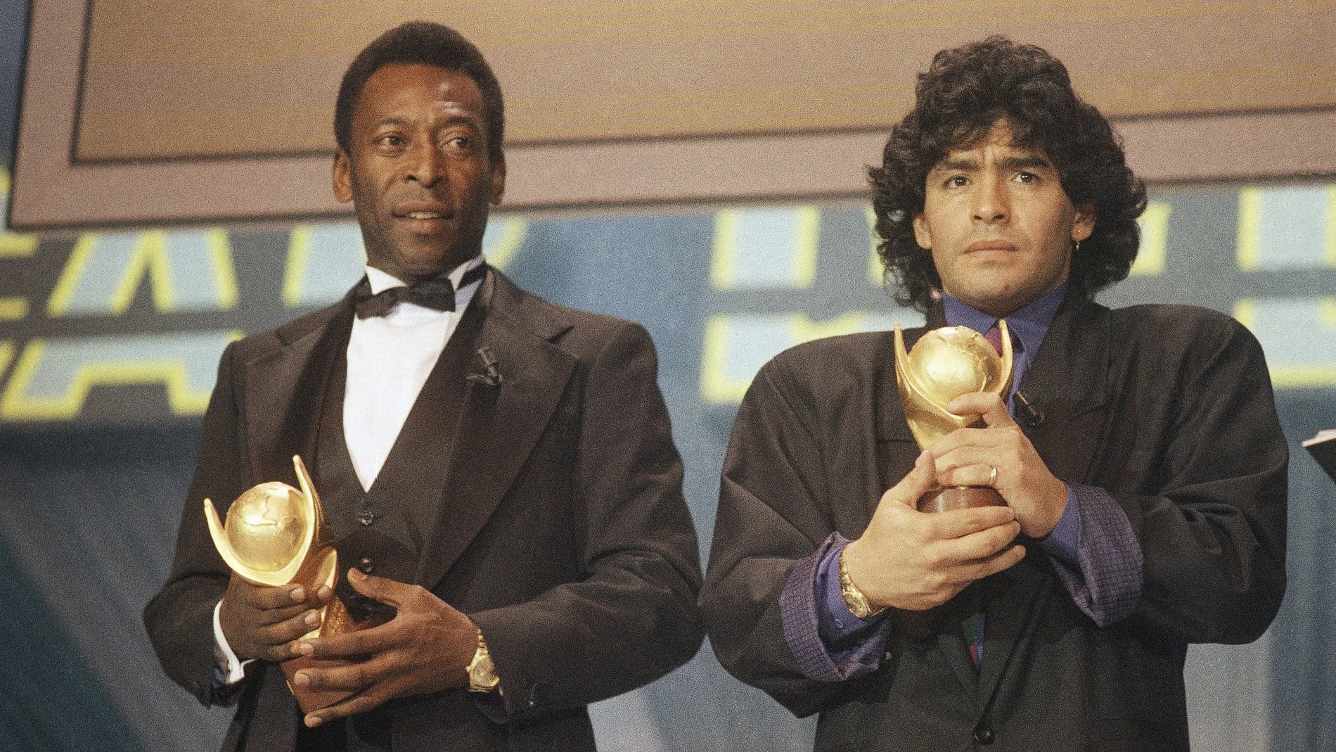 Pelé y Maradona, en una entrega de premios en marzo de 1987