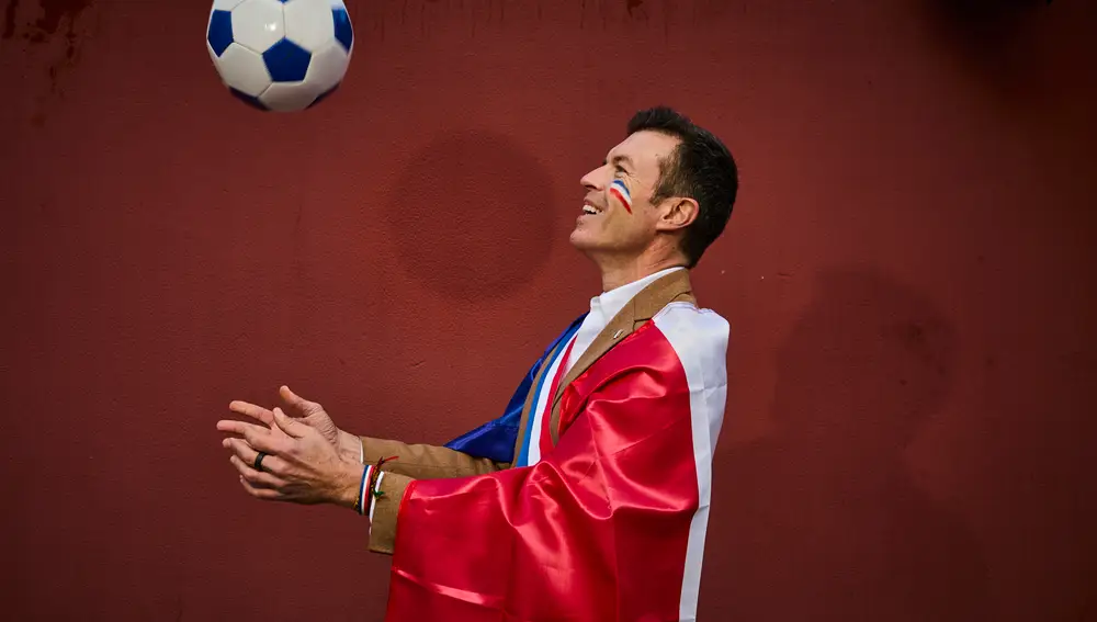 Stéphane Vojetta, diputado de la Asamblea francesa por la circunscripción de España, en los días previos a la celebración de la final del mundial de futbol que enfrentará a los equipos de Argentina y Francia en Catar