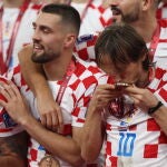 Luka Modric besa la medalla de bronce tras el Croacia-Marruecos