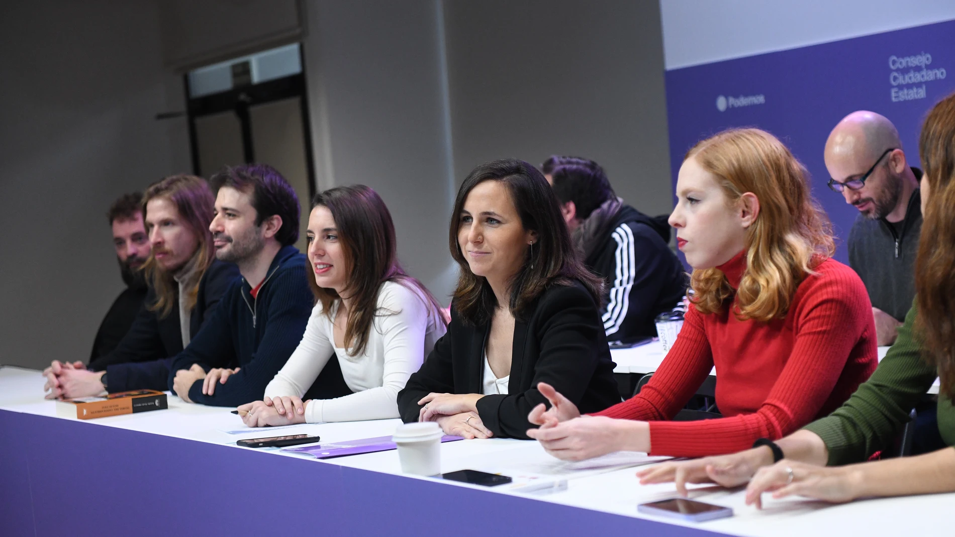 La ministra de Igualdad, Irene Montero (3d), la secretaria general de Podemos y ministra de Derechos Sociales y Agenda 2030, Ione Belarra (2d), la secretaria de Organización de Podemos y secretaria de Estado de la Agenda 2030, Lilith Vestrynge