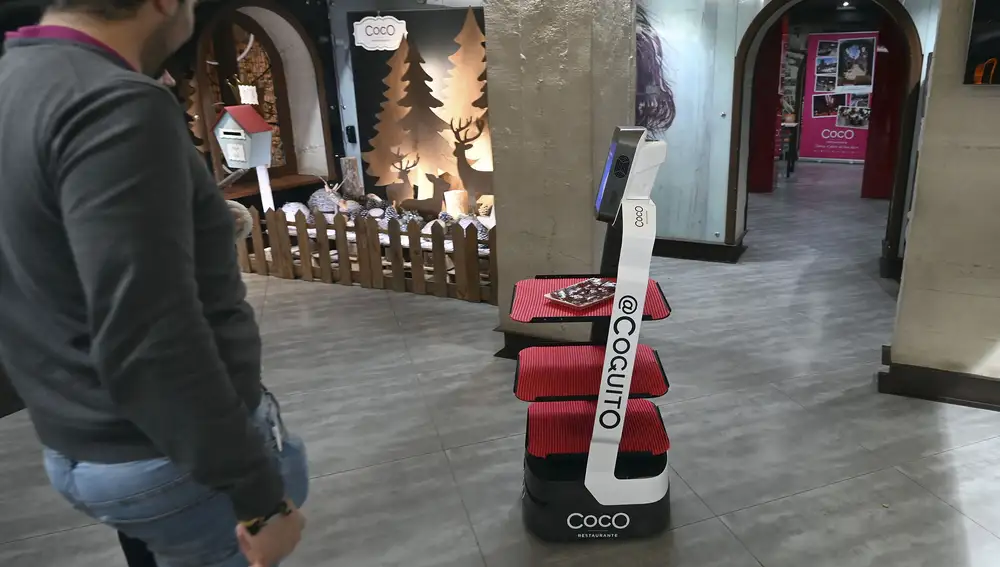 Coquito, el primer camarero robot de Castilla y León, del restaurante Coco Atapuerca