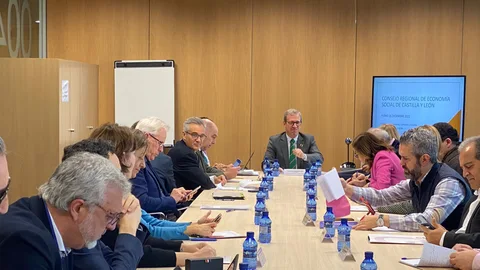 El consejero de Industria, Comercio y Empleo, Mariano Veganzones, preside el Consejo Regional de Economía Social