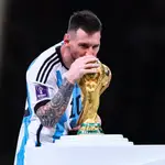 Messi pudo besar esta noche el trofeo Jules Rimet y celebrar al fin su primer Mundial de fútbol. Tom Weller/dpa