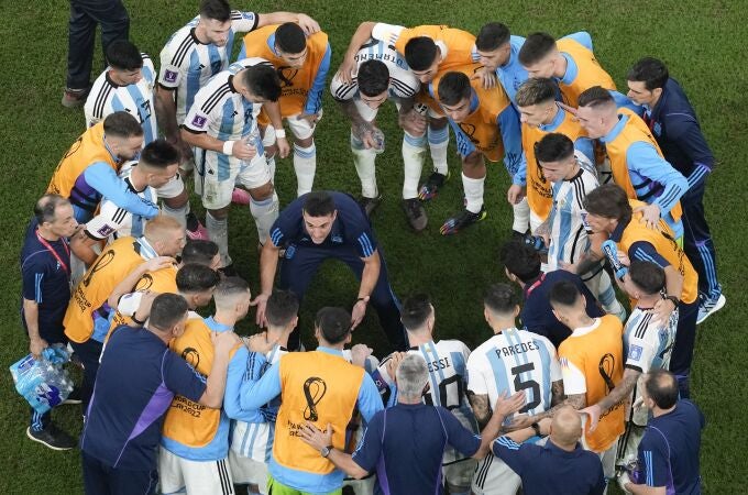 La selección de Argentina, antes de los penaltis en los que vencieron a Francia en la final del Mundial de Qatar 2022