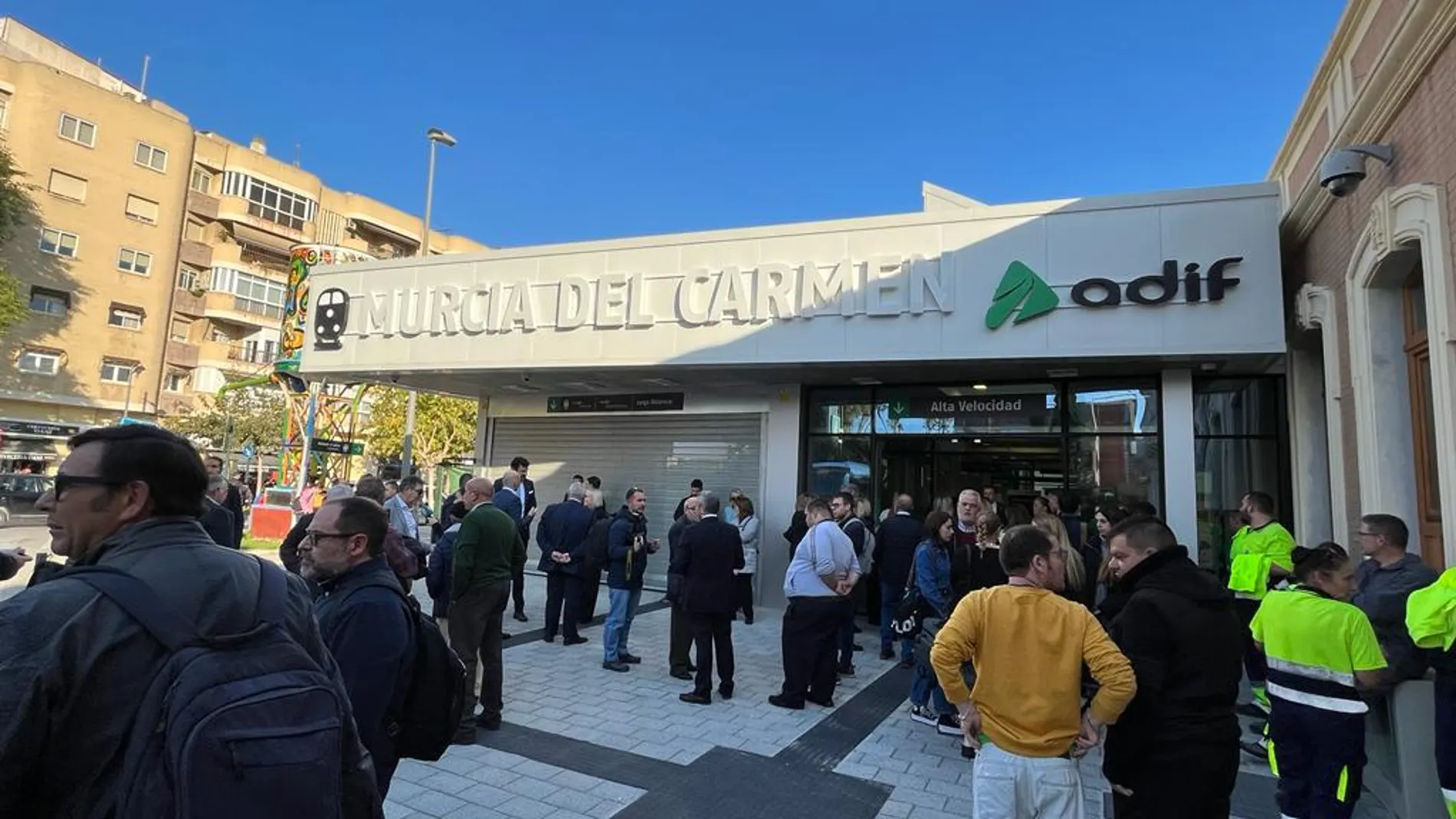 Fachada de la recién estrenada estación del AVE en la ciudad de Murcia
