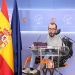 El portavoz de Unidas Podemos en el Congreso de los Diputados, Pablo Echenique, a su llegada a una rueda de prensa, en el Congreso de los Diputados, a 19 de diciembre de 2022, en Madrid