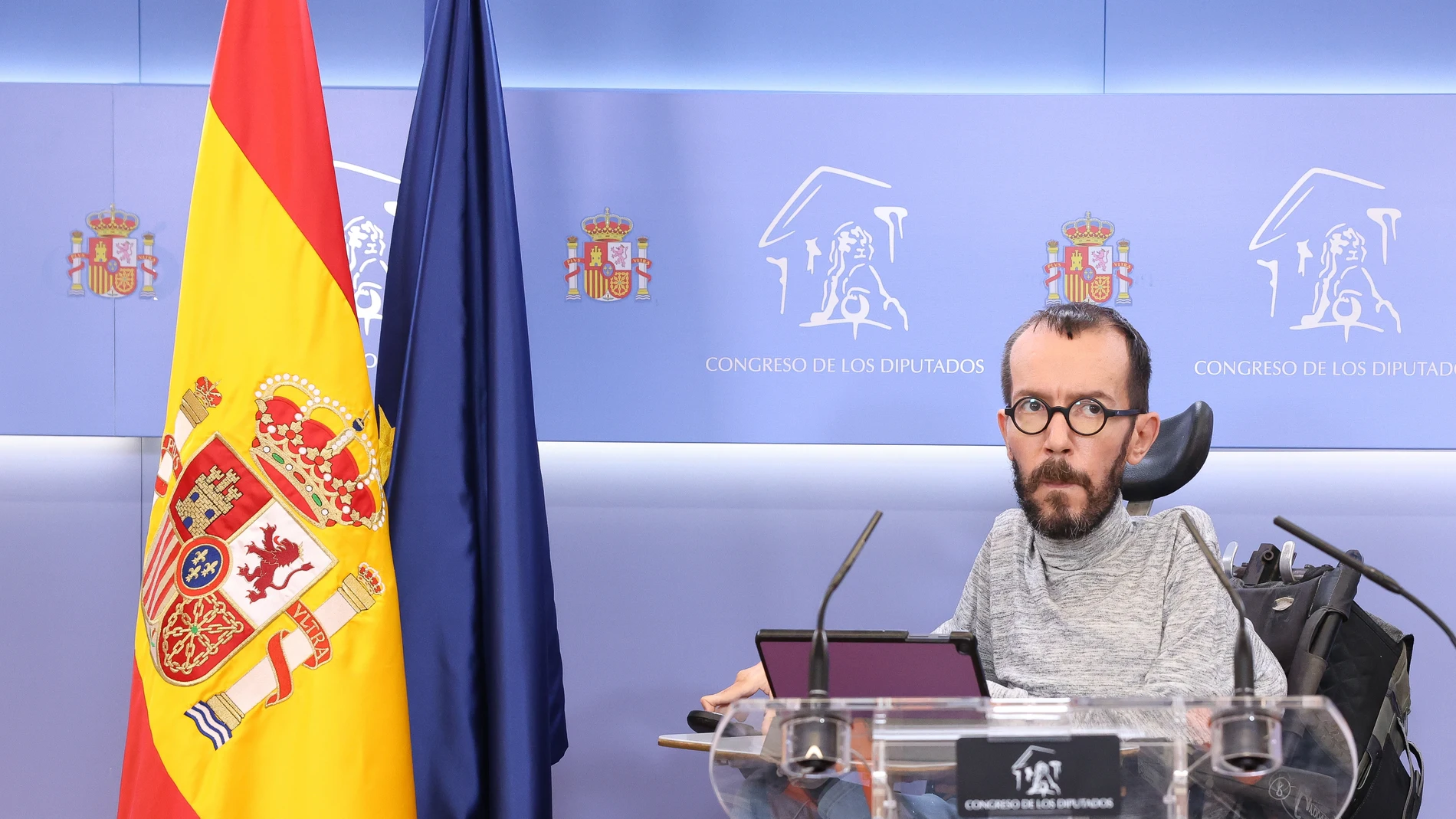 El portavoz de Unidas Podemos en el Congreso de los Diputados, Pablo Echenique, a su llegada a una rueda de prensa, en el Congreso de los Diputados, a 19 de diciembre de 2022, en Madrid