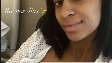 Ana Peleteiro, junto a su primera hija, Lúa