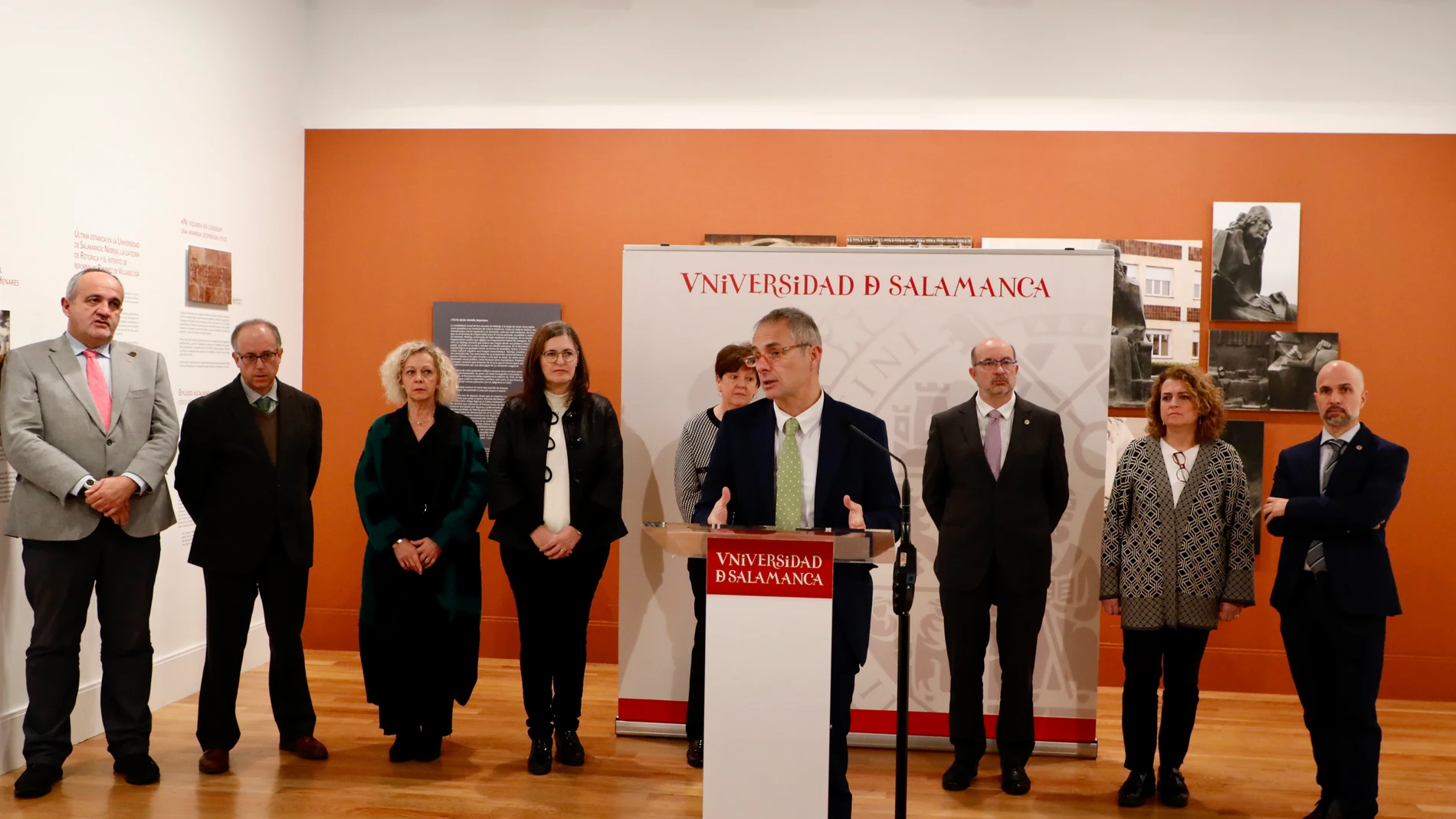 El rector de la Universidad de Salamanca, Ricardo Rivero, acompañado por el equipo de gobierno, realiza el balance académico de este año que se cierra y el avance de previsiones para 2023