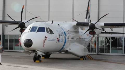 Presentación del avión C295 en las instalaciones de Airbus en Sevilla (San Pablo sur). EFE/José Manuel Vidal