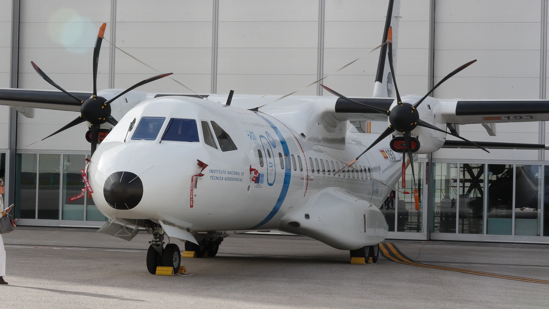 Presentación del avión C295 en las instalaciones de Airbus en Sevilla (San Pablo sur). EFE/José Manuel Vidal