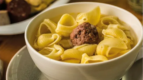 Sopa de galets propia de estas fechas navideñas en Cataluña