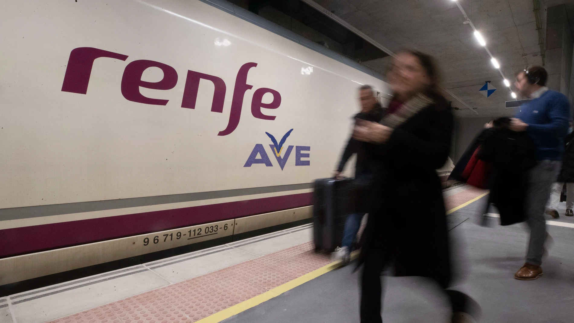 Con una ocupación del 97 por ciento, el AVE Murcia-Madrid estrenó este martes la conexión ferroviaria